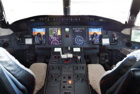 Challenger 605 for sale cockpit
